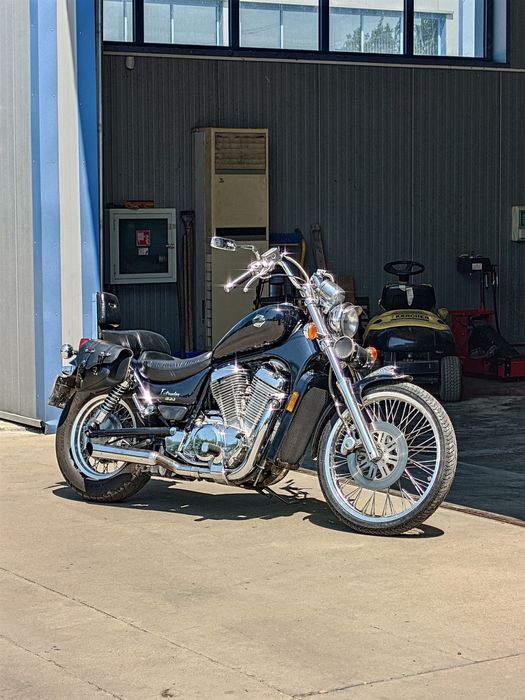 Suzuki intruder vs800