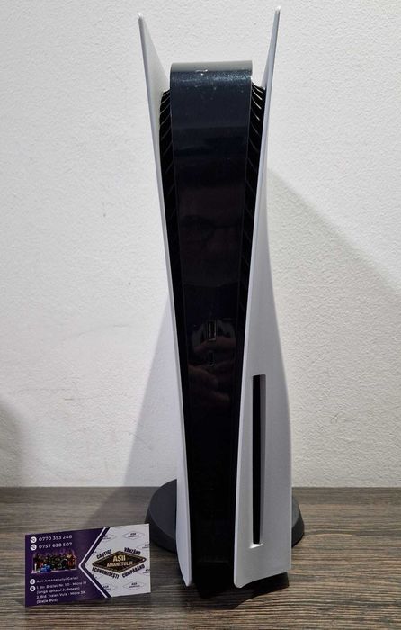 Consola Sony PlayStation5 PS5 Model: CFI-1116A cu o mansa si cabluri