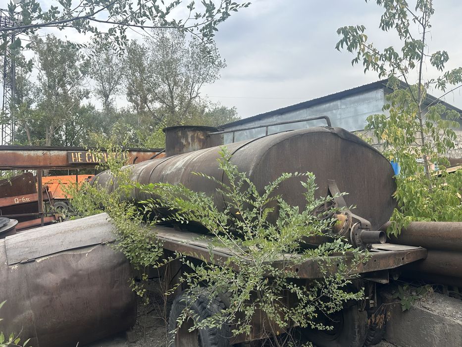 Полуприцеп с цистерной