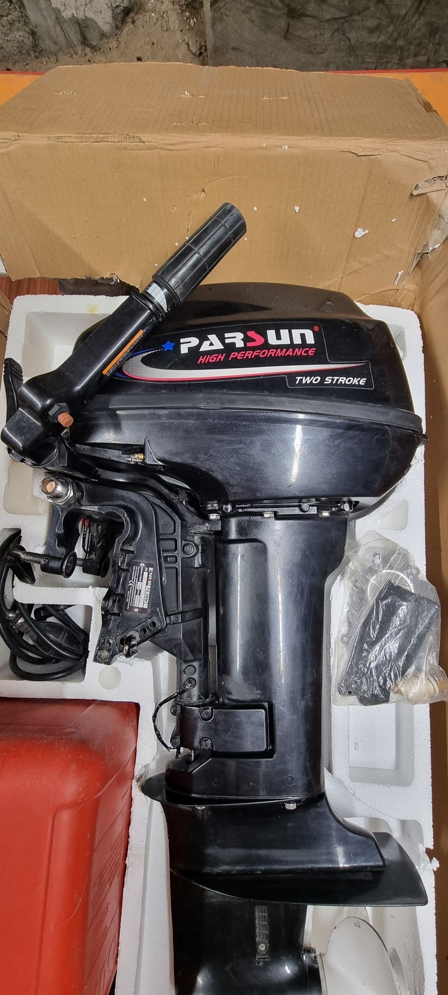Продам лодочный мотор Parsun 15