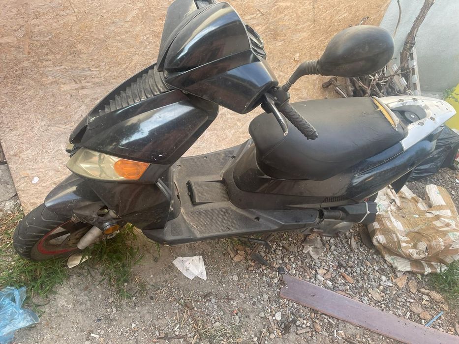 Scuter pegaous pa benzina