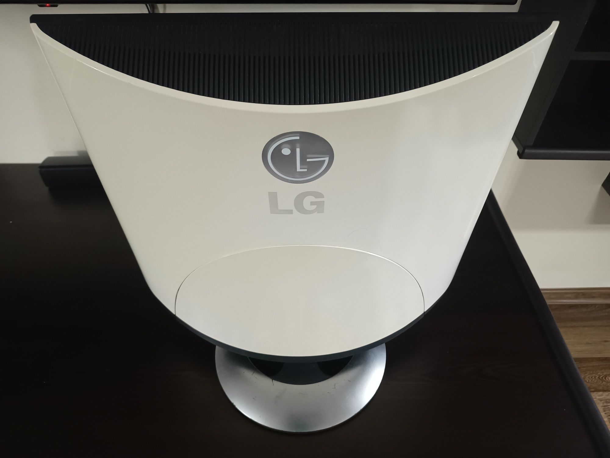 Продавам Монитор LG