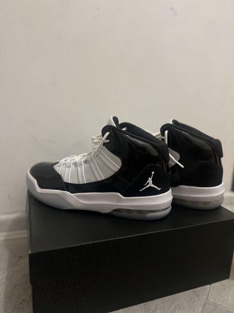 Nike Jordan Max Aura Black&white размер 43