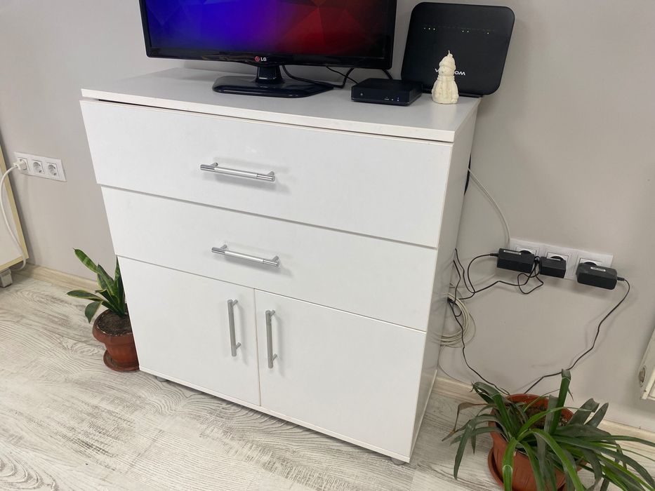 Мебели за салон за маникюр – почти нови! ПРОМО ЦЕНИ