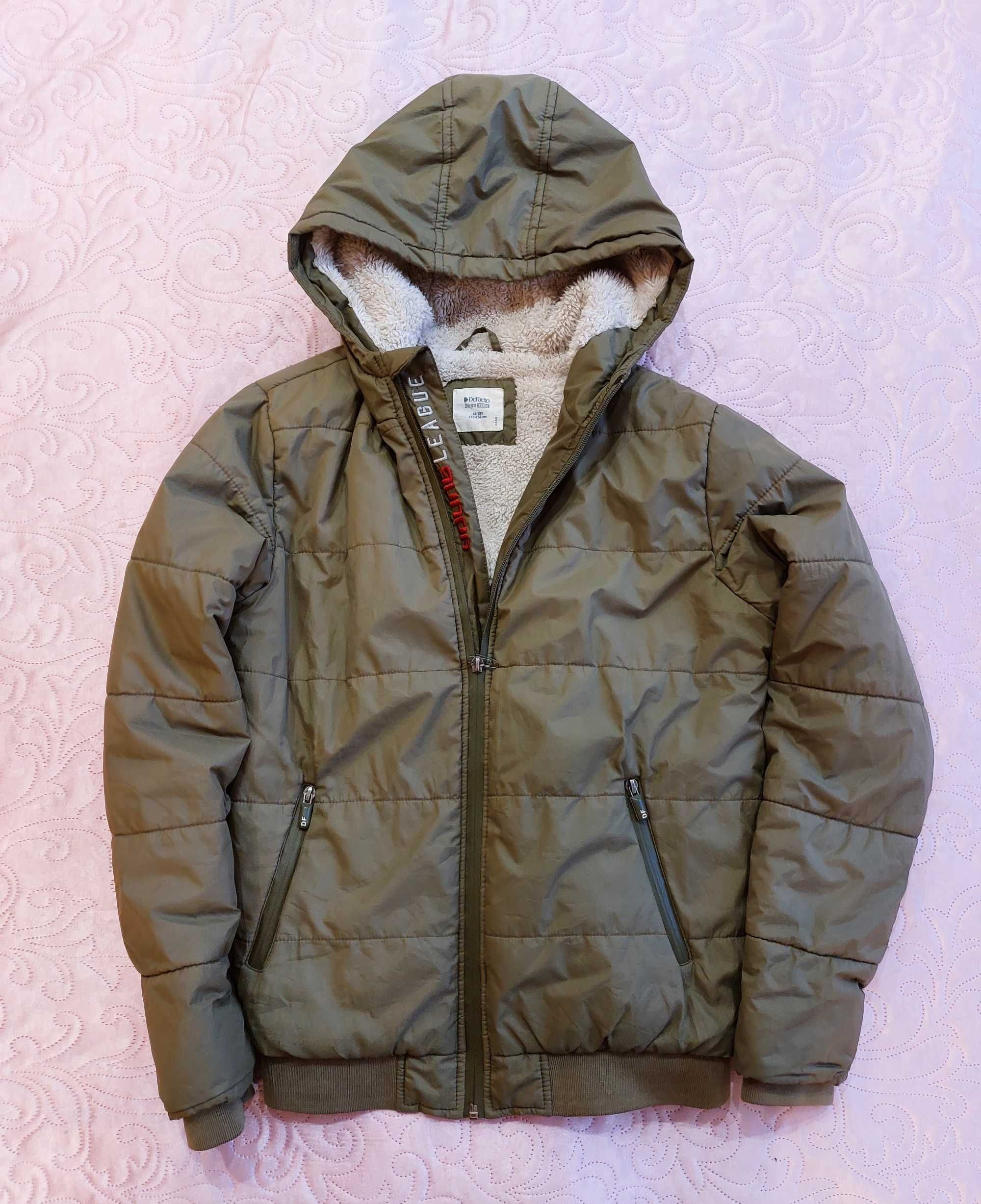 Продам подростковые зимние и демисезонные куртки