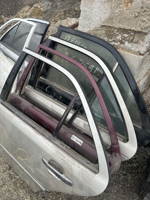Продам Двери W202 W203 оригинал