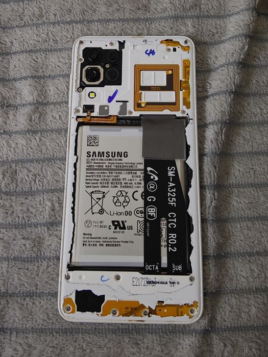 Самсунг а22 без задней крышки.