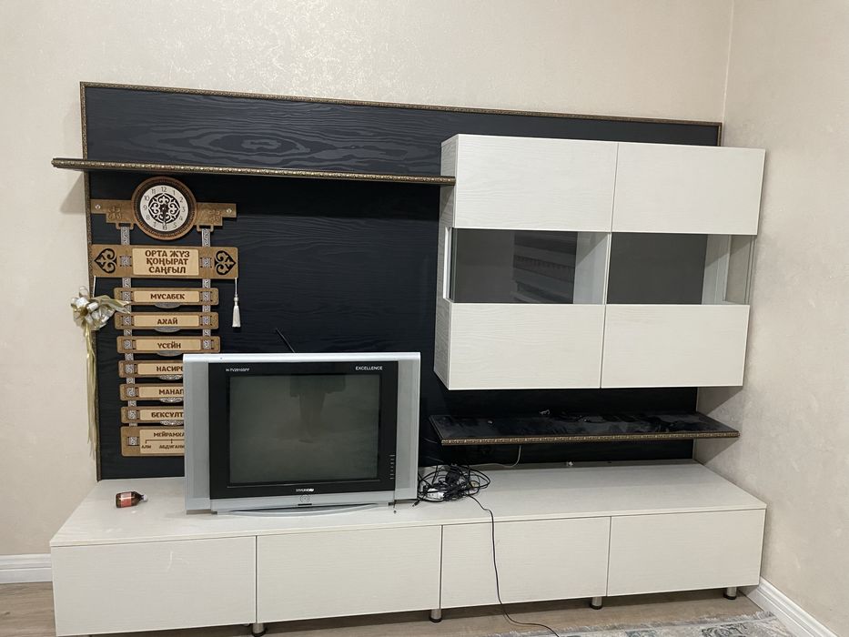 Горка в гостинную Шкаф 100тыс состаяние бомба покупала за 300 тыс