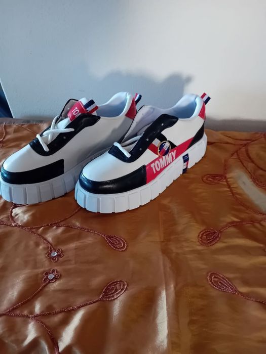 Adidași dama la super preț