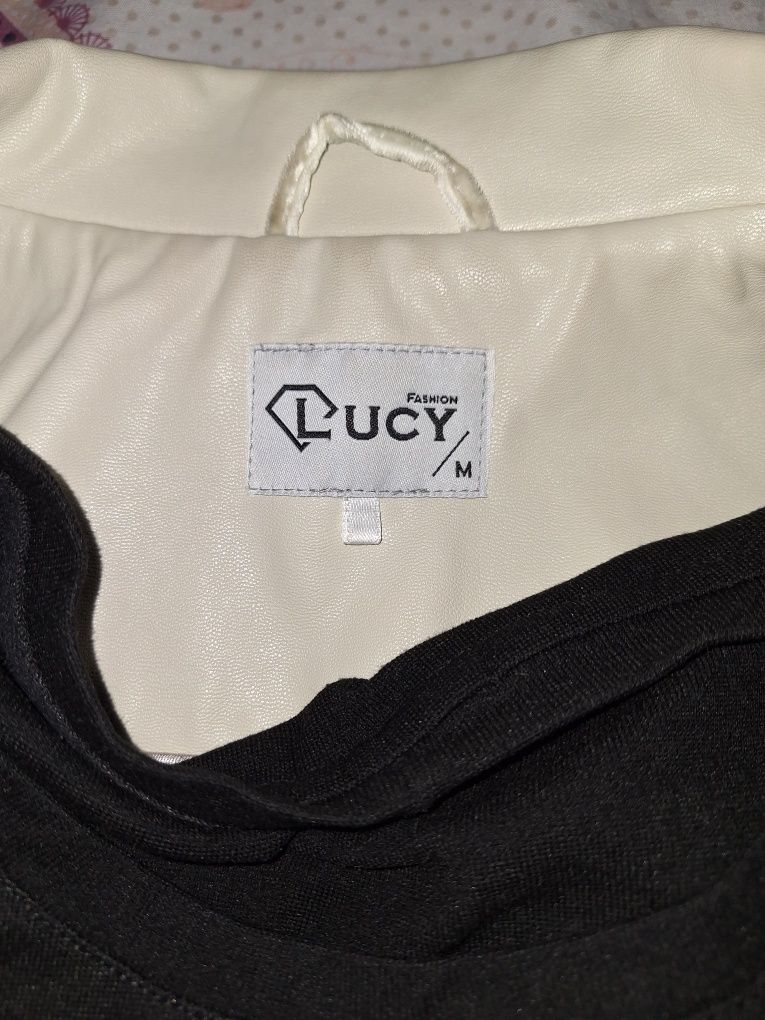 Сако и блуза на Lucy