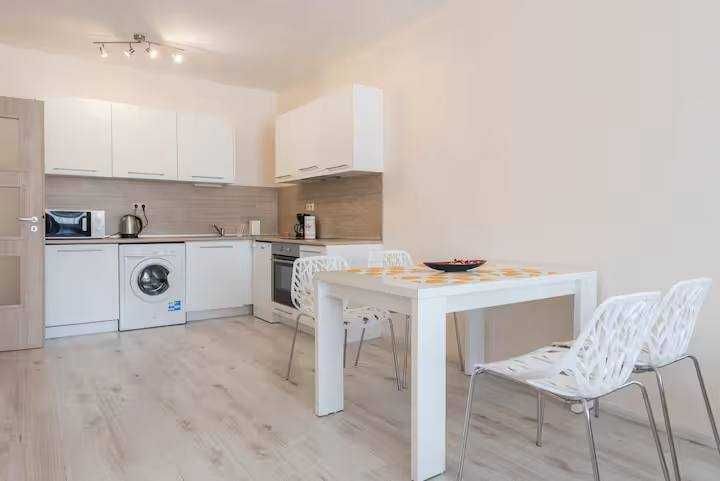 Тристаен под наем с морска гледка в Varna South Bay , кв. Аспарухово