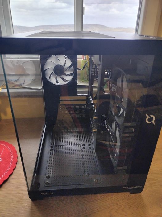 Vând carcasa PC Pro Gaming Ambra