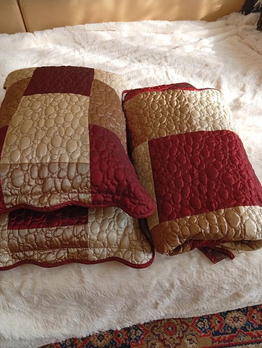 Покрывало шёлк+ 2 подушки.