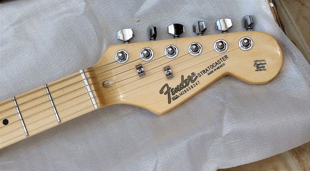 Электро-гитара Fender Stratocaster.