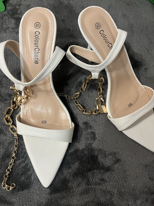 Sandale pentru evenimente albe cu accesoriu