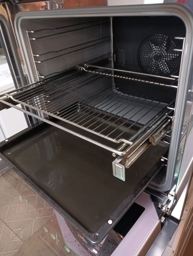Иноксова печка за вграждане с индукционни котлони Miele 24 м.гаранция!