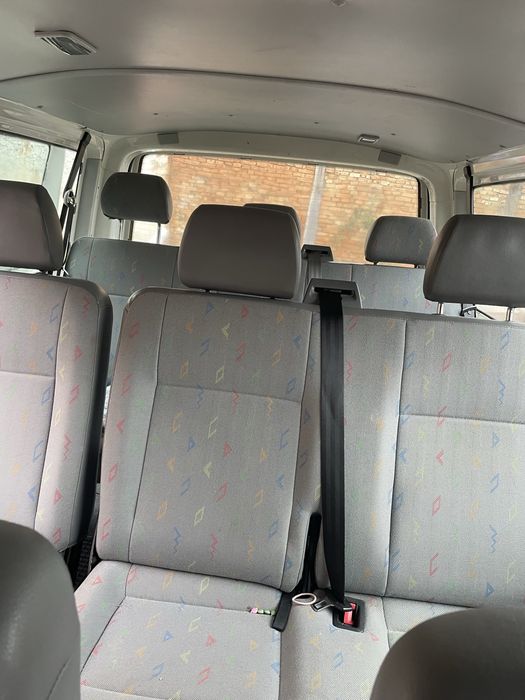 Vand wv t5 8+1 sau schimb cu nissan navara d40