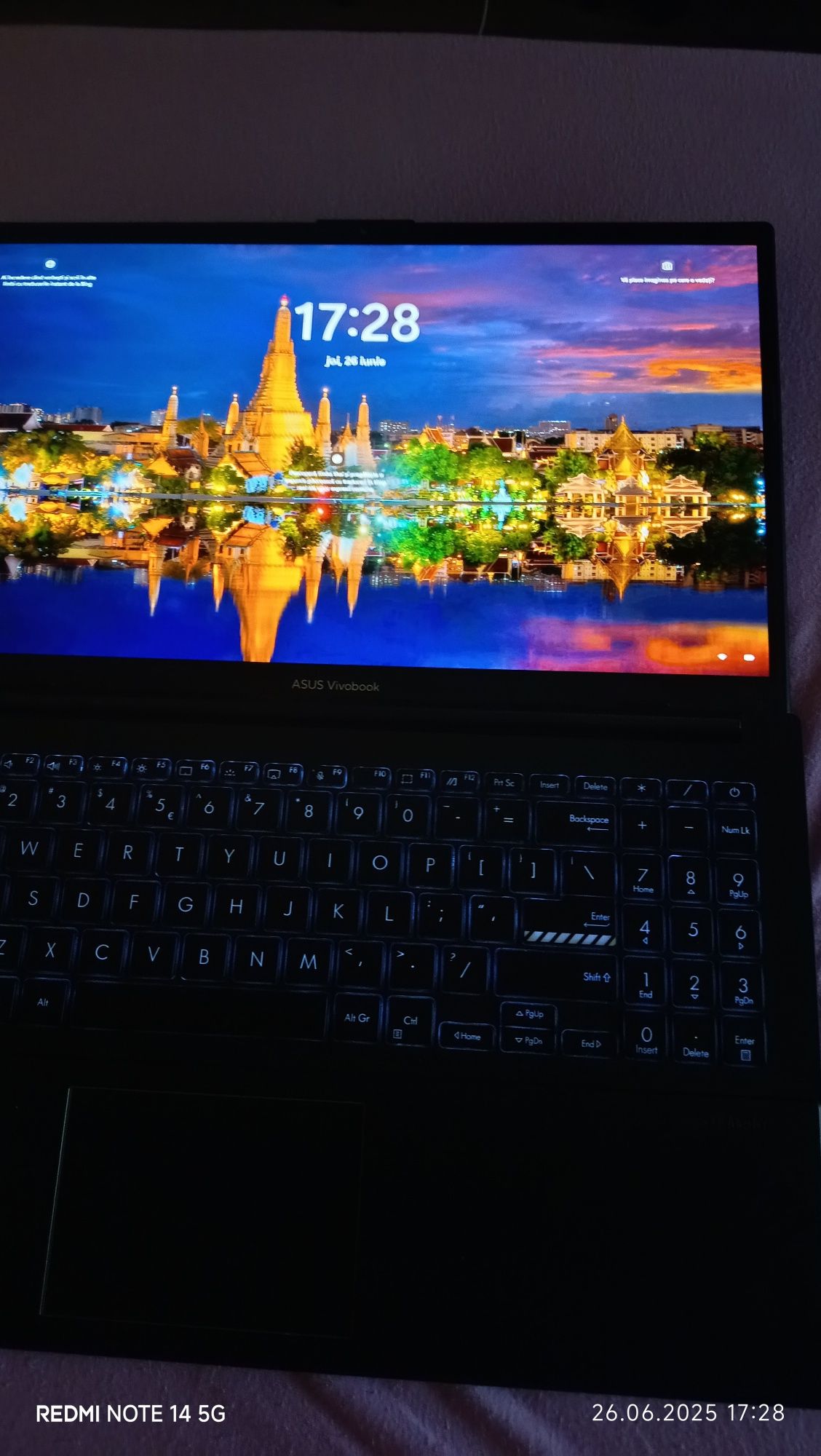Vând laptop asus vivobook go 15 un an de folosință