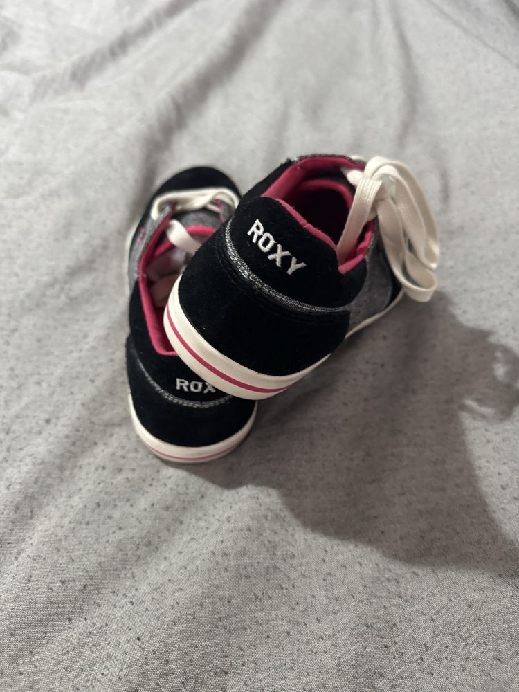 Нови кецове Roxy