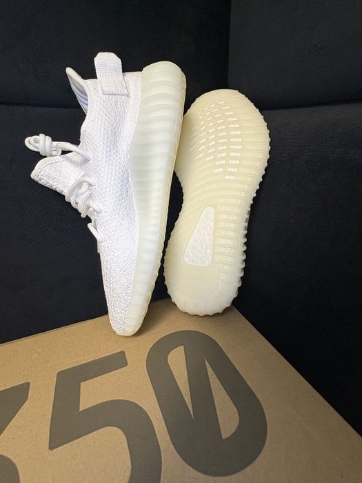 Adidasi Yeezy boost