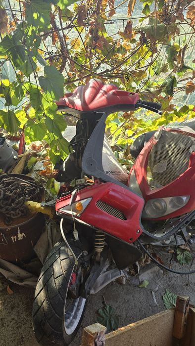 Scuter peugeot, da sa porneasca, se vinde pentru piese sau reparatie