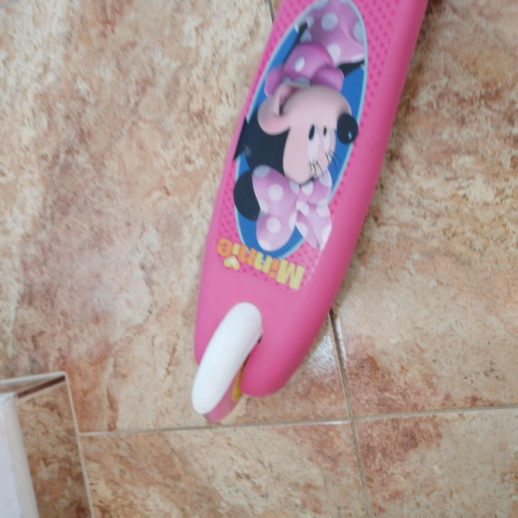 Trotineta 3 roti Minnie Mouse +cadou cască protecție Minnie