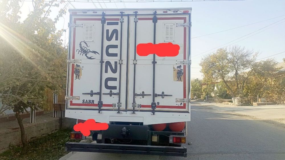 Продаётся ISUZU фургон белого цвета