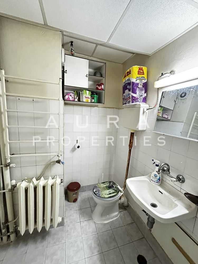 Продава се Тристаен апартамент в Разград, Житница - 110 кв.м за 3 €/кв.м - Снимка #11