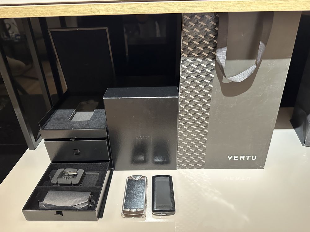 Vertu Constellation Touch, impecabil, functional