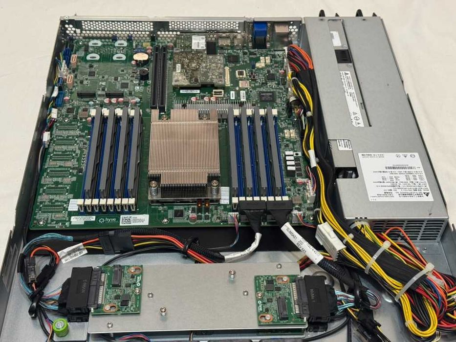 Server HYVE Edge Metal G10 - AMD Epyc 7642 48C/96T - TYAN S8036