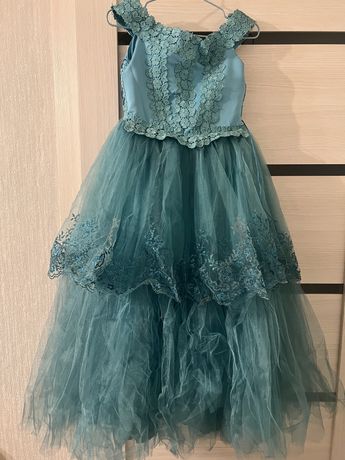 Продам праздничное платье на возраст 8-10 лет