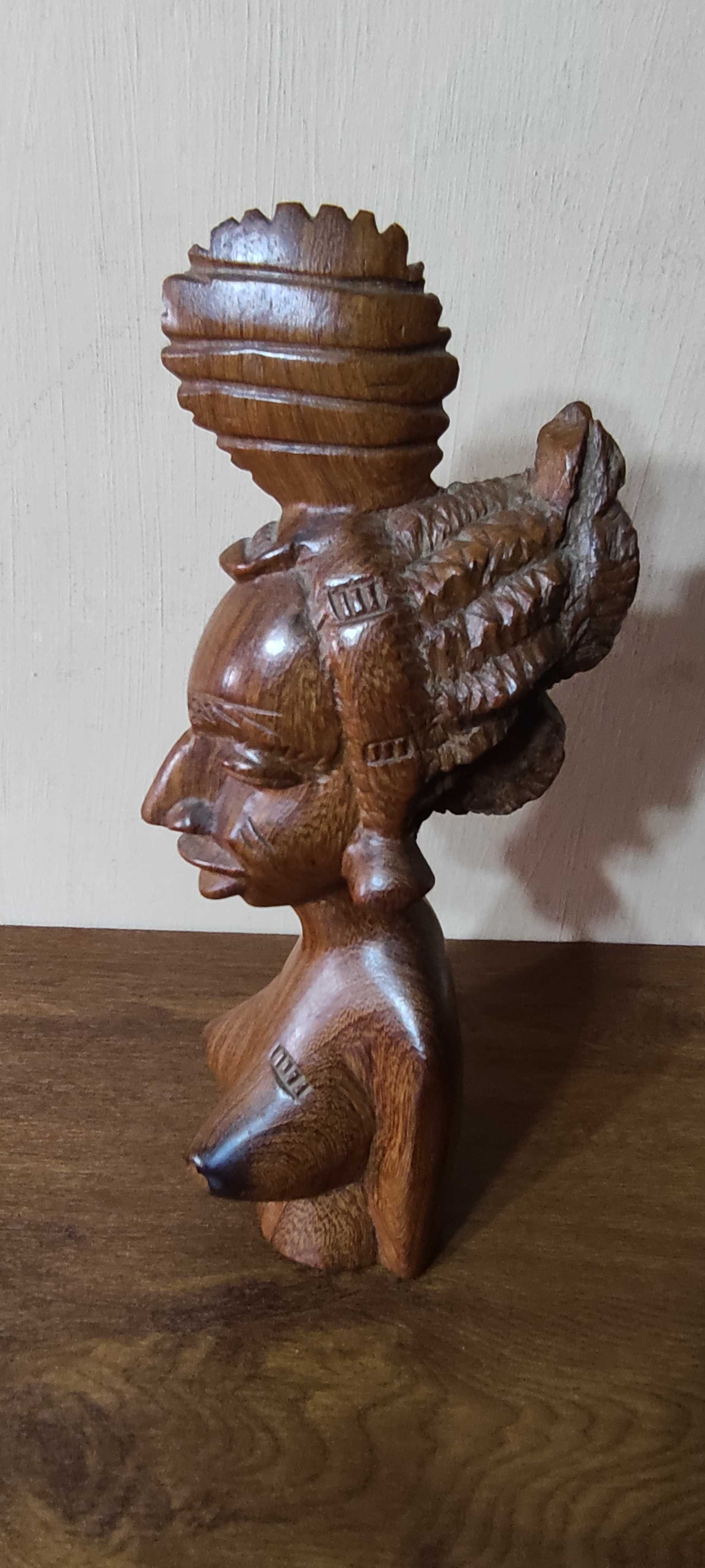 Sculptură africană, bust de femeie