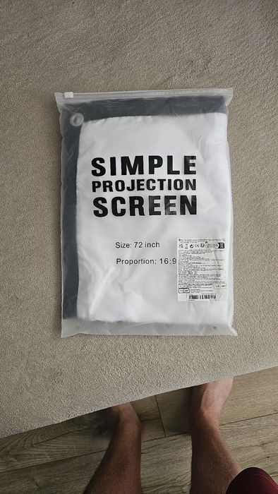 Vând proiector  ultra hd plus panza 72 inch