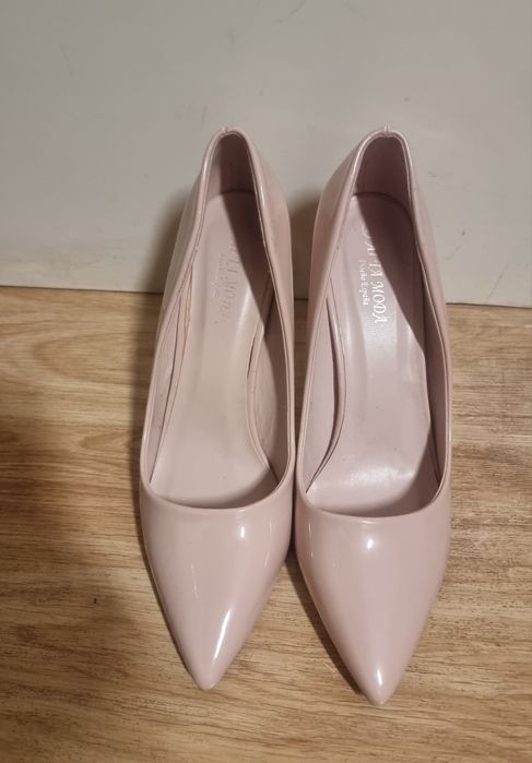 Бежово/розови лачени тънки токчета 41 номер