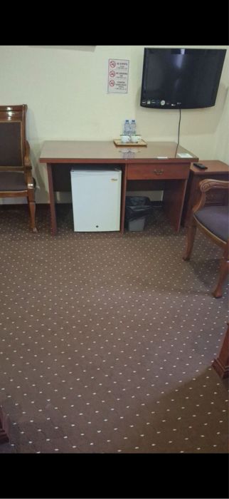 Продается б/у мебель, подставки для тв стеклянные