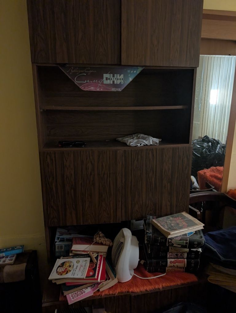Секция за книги,тъмна