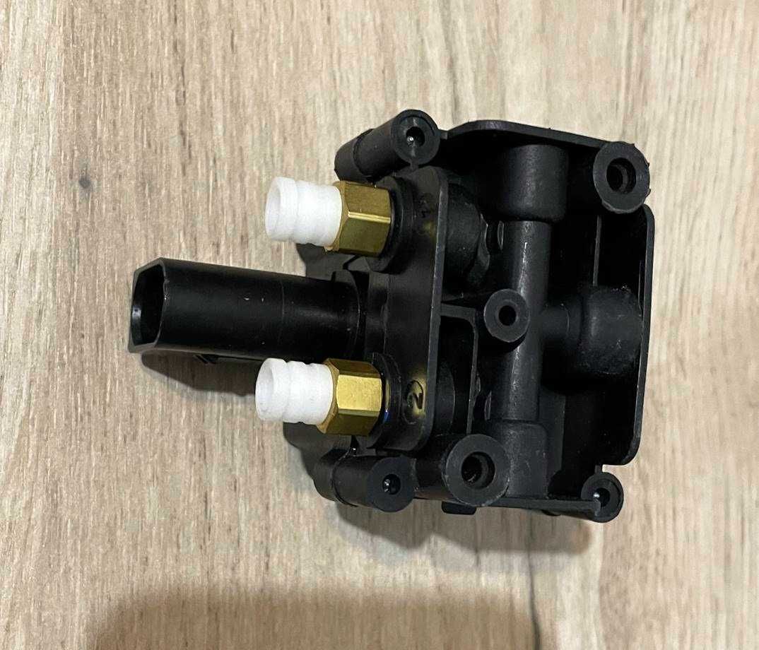 Solenoid/bloc valve suspensie aer pentru BMW E61, E70, E71