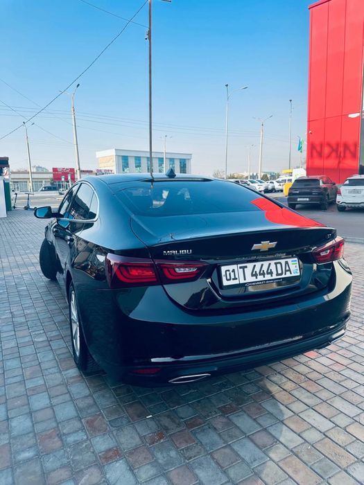 Malibu 2.4 qora srochna sotiladi