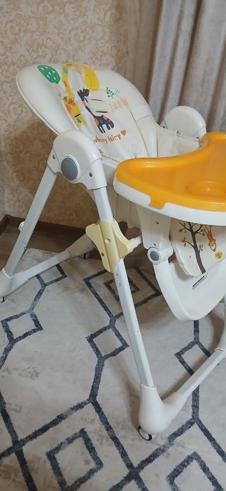 Детский стульчик для кормления