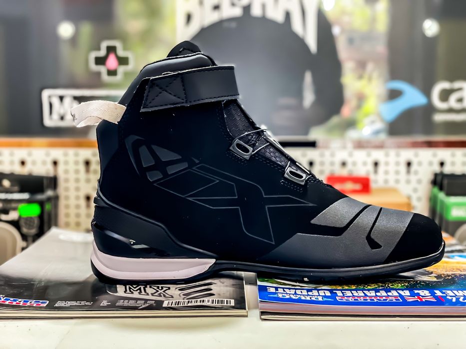 Ghete Moto Ixon Bull 2 WP MS Barbati Alb