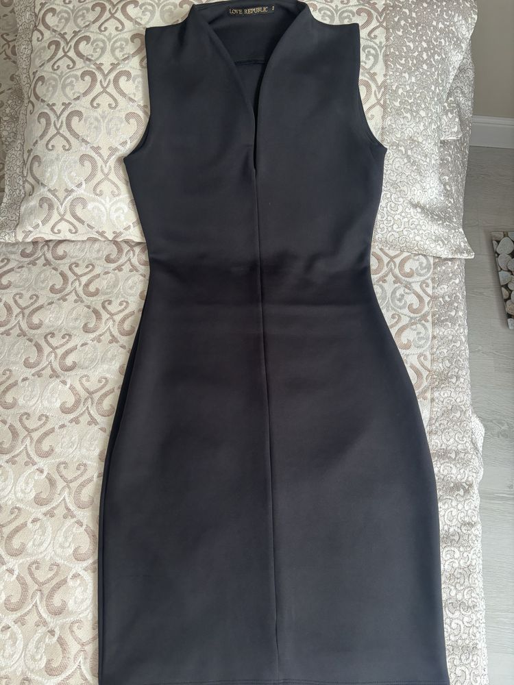 Платье базовое черное