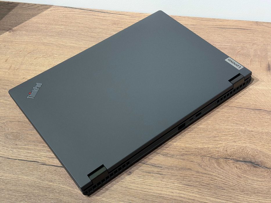 Lenovo ThinkPad P16v Gen2 16" 4K 800-nit Ultra 7 64GB Ram RTX 2000 1TB