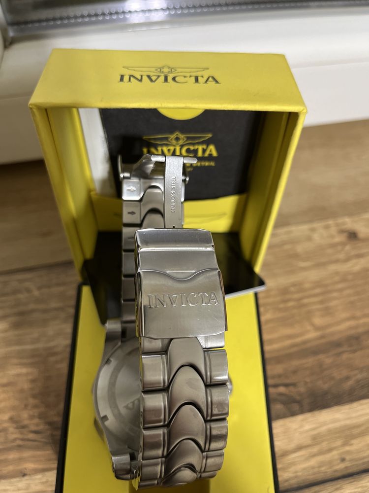 Часовник invicta reserve venom