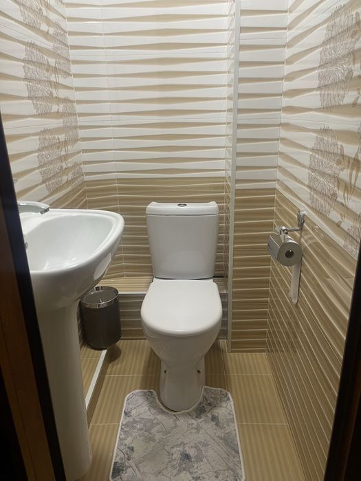 Срочно сотилади 5 хона 3 этаж 9 этажли домда. Согдиана 63 мактаб