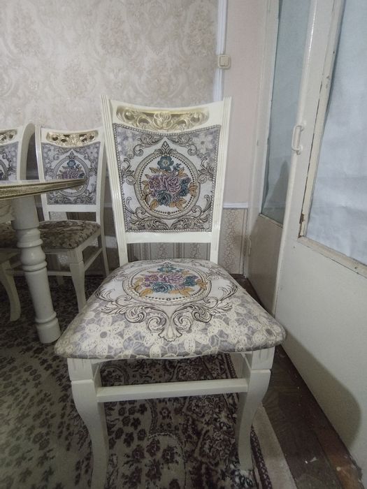 Stol-stul 12 ta Mehmonxonaga ideal srochna