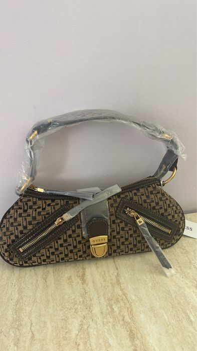 Оригинални чанти на guess