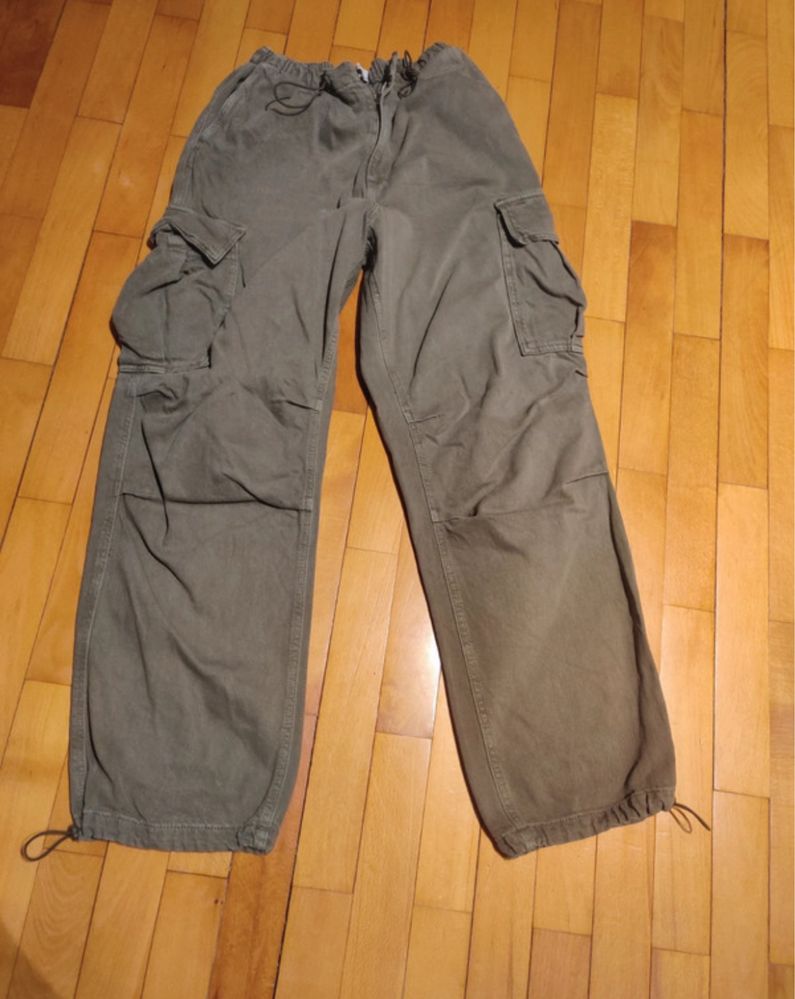 Pantaloni cargo