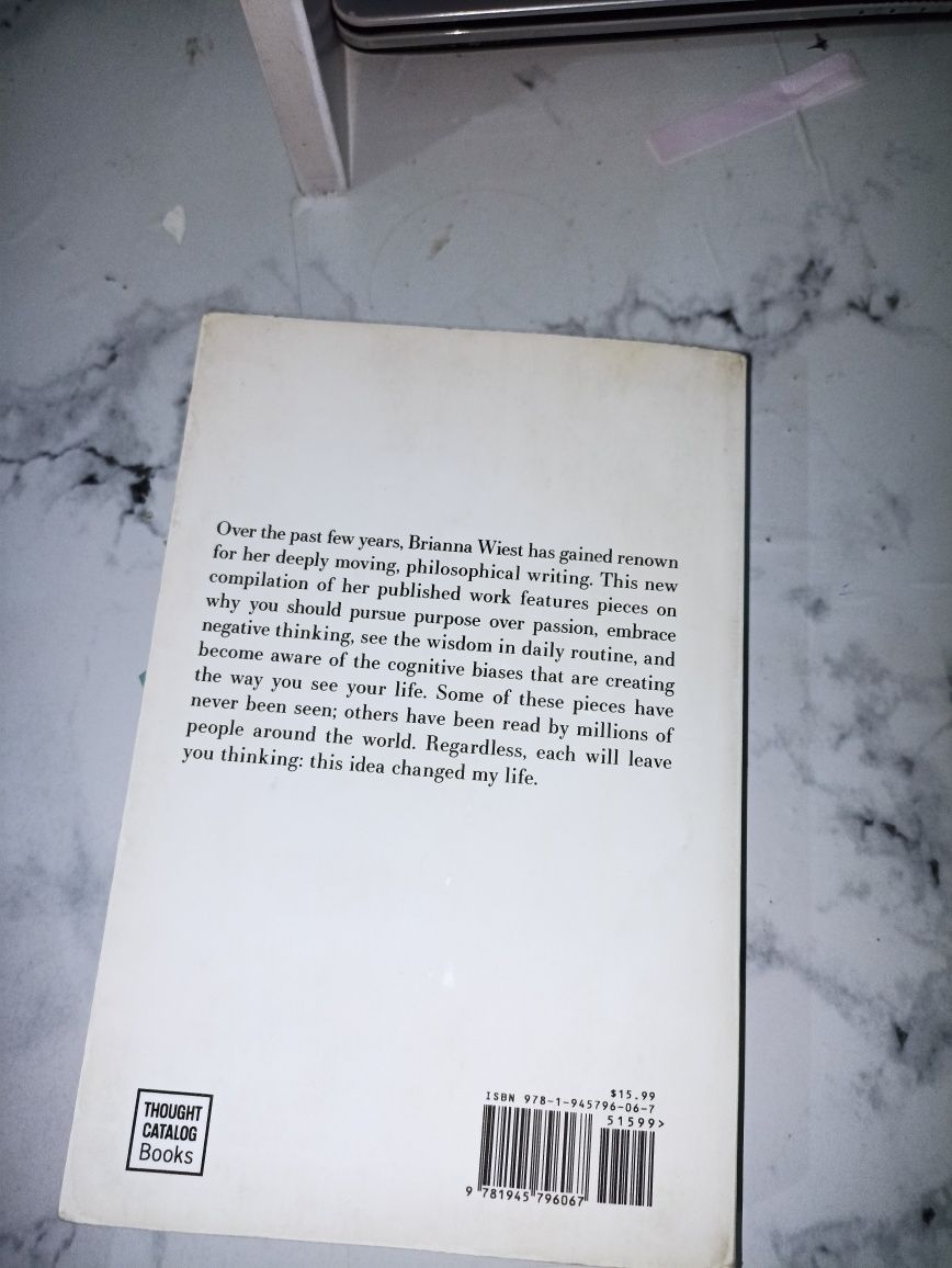 книга "101 essays that will change the way you think"