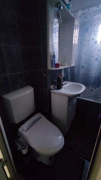 Inchiriez apartament 3 camere mobilat zona 5 Colturi Lebada /etaj 2.