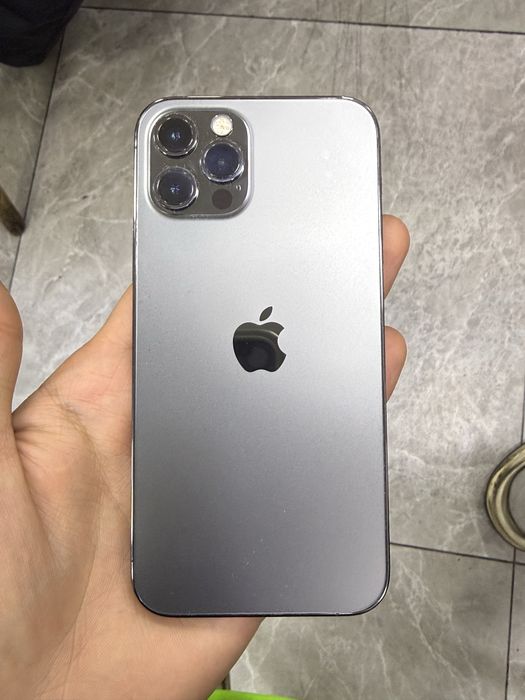 Айфон 12 про.